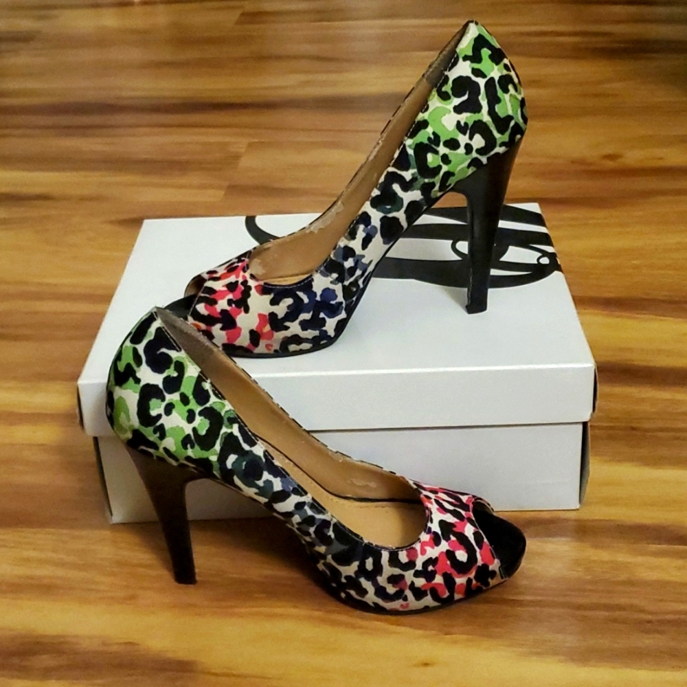 Ninewest Escher white/multicolor leopard print heels, size 7.5